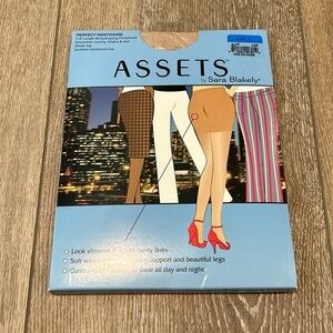 NWT Assets by Sara Blakely Perfect Pantyhose Size 4 175-220 lbs Buff NEW